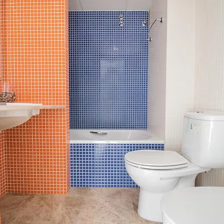Cozy With Sea View - - 40 Sqm Apartment Malaga